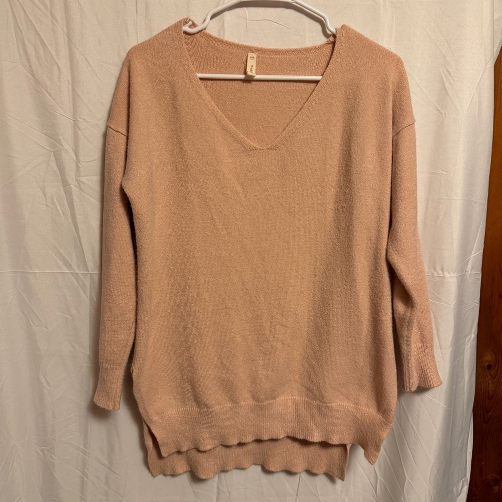Wishlist‎ V-Neck Sweater - Soft Pink/peach medium